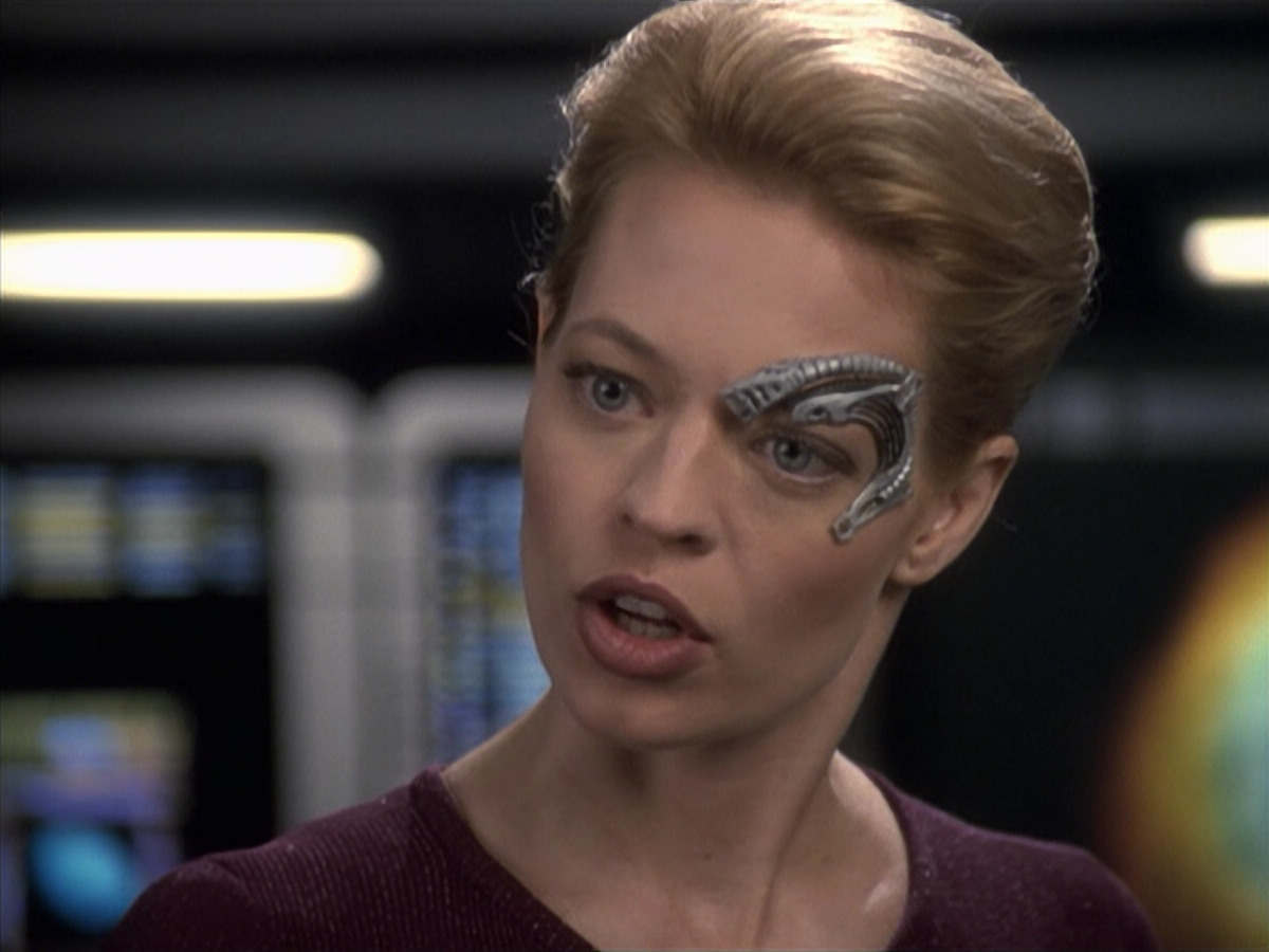extant_StarTrek_VOY_6x19-ChildsPlay_02807.jpg