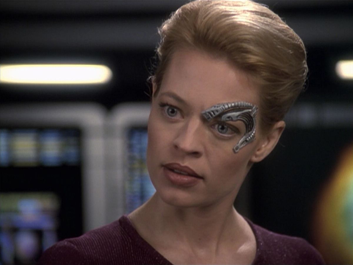 extant_StarTrek_VOY_6x19-ChildsPlay_02814.jpg