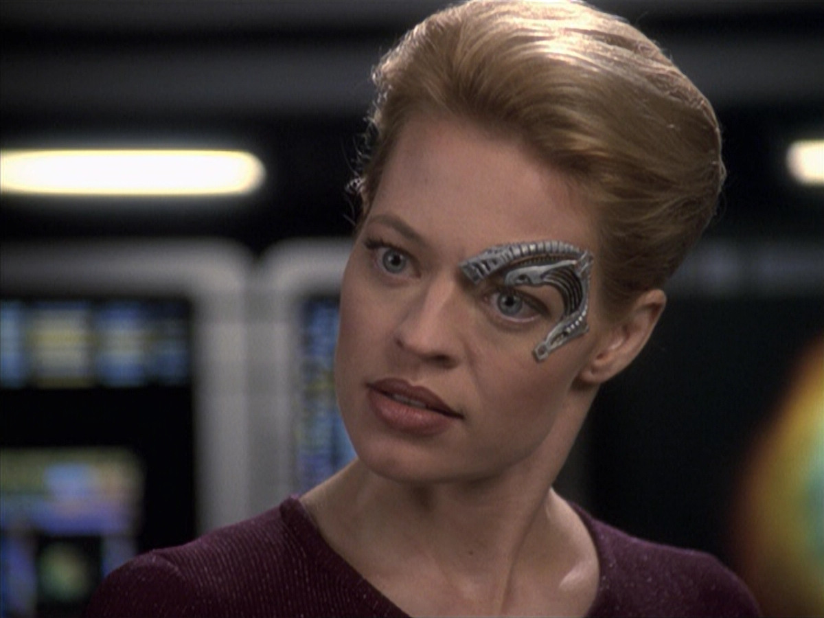 extant_StarTrek_VOY_6x19-ChildsPlay_02817.jpg