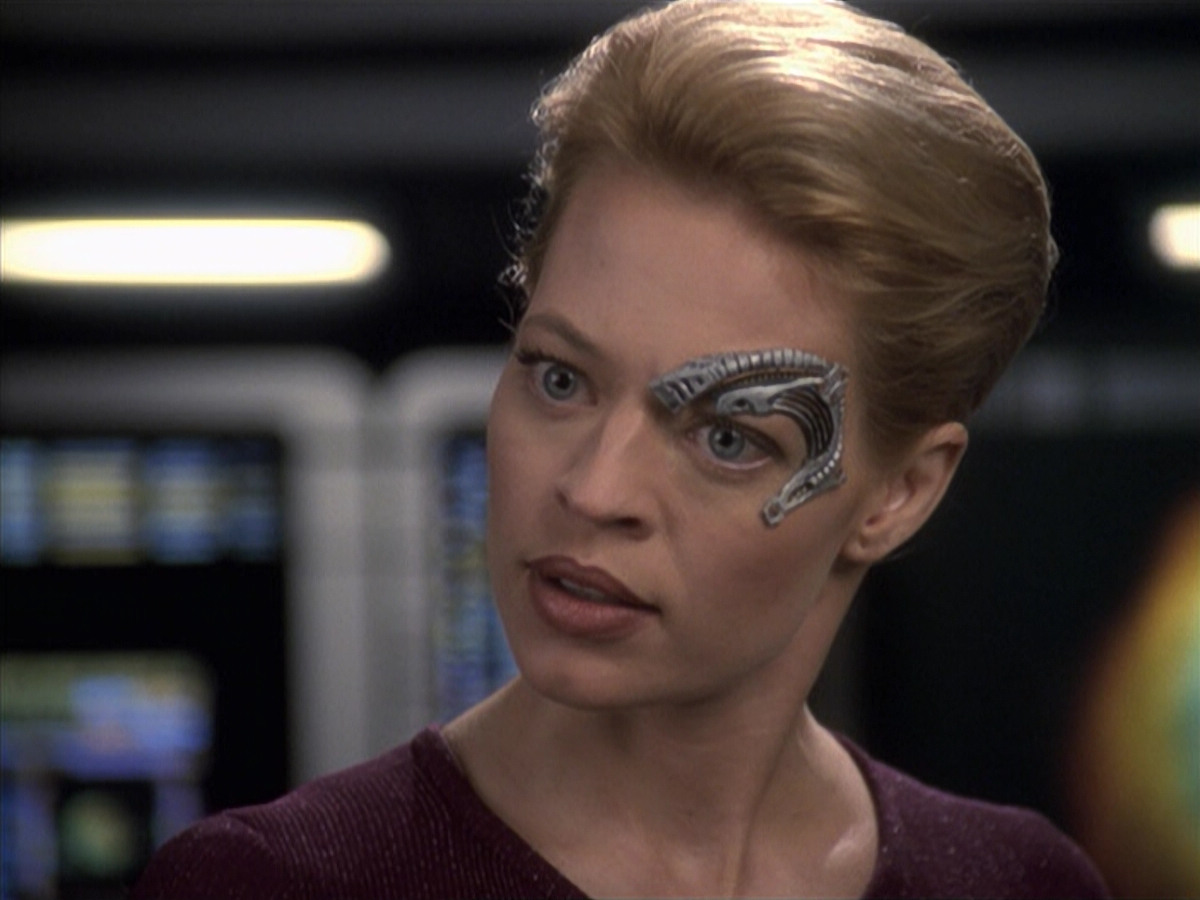 extant_StarTrek_VOY_6x19-ChildsPlay_02819.jpg