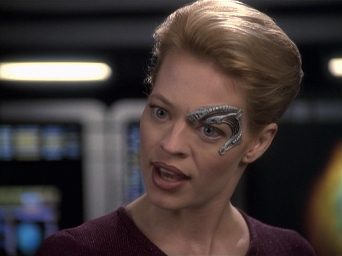 extant_StarTrek_VOY_6x19-ChildsPlay_02821.jpg
