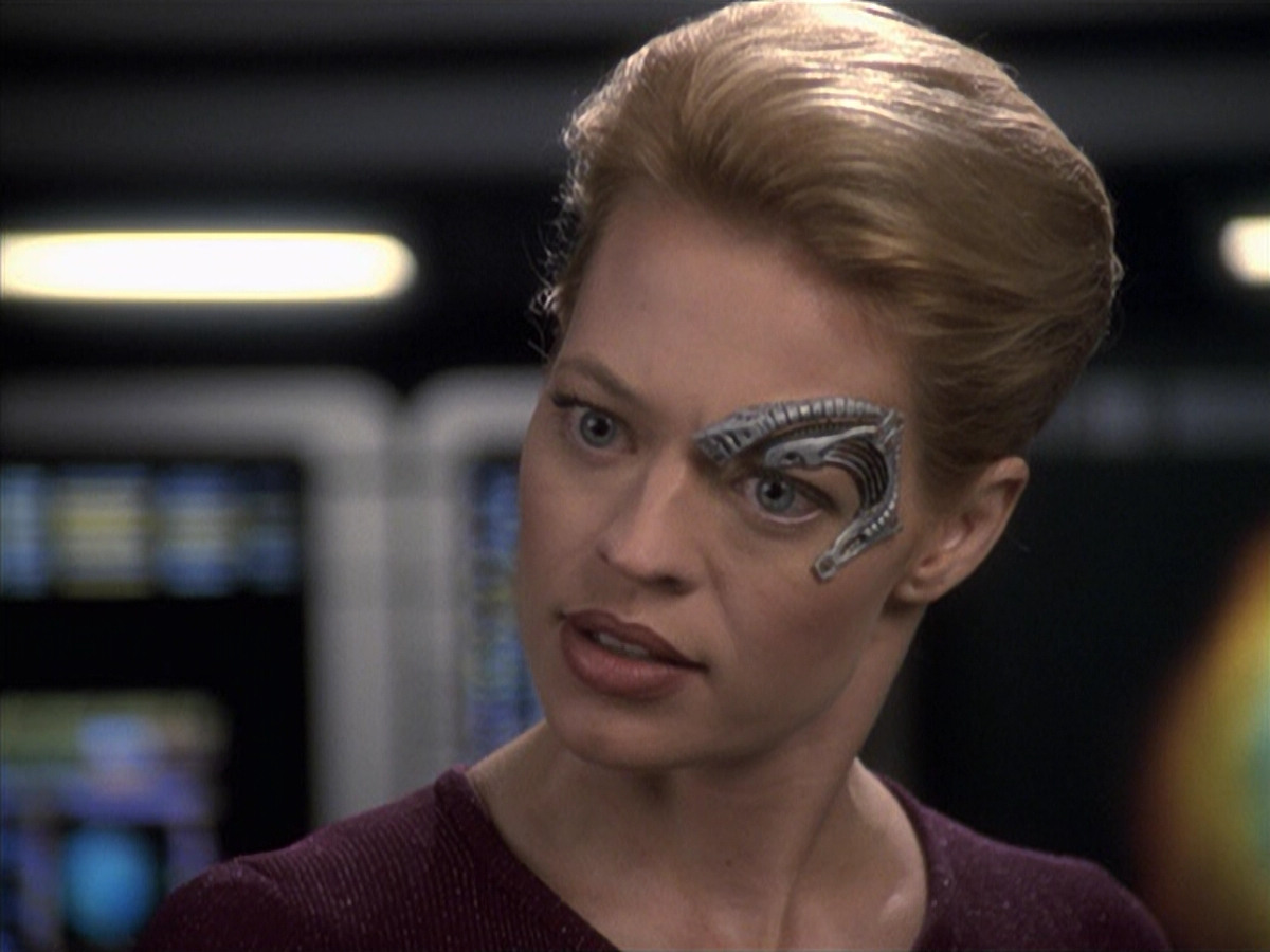 extant_StarTrek_VOY_6x19-ChildsPlay_02822.jpg
