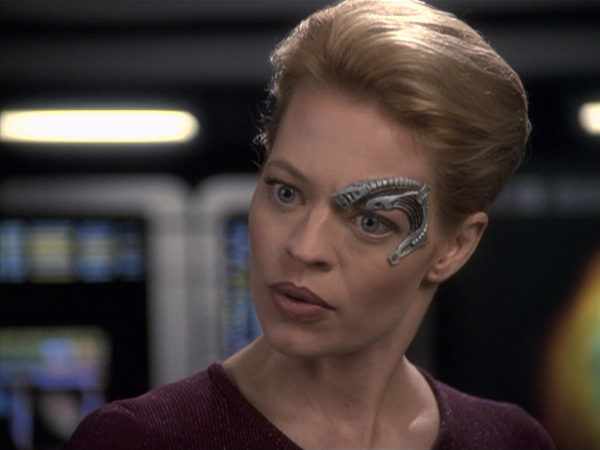 extant_StarTrek_VOY_6x19-ChildsPlay_02825.jpg