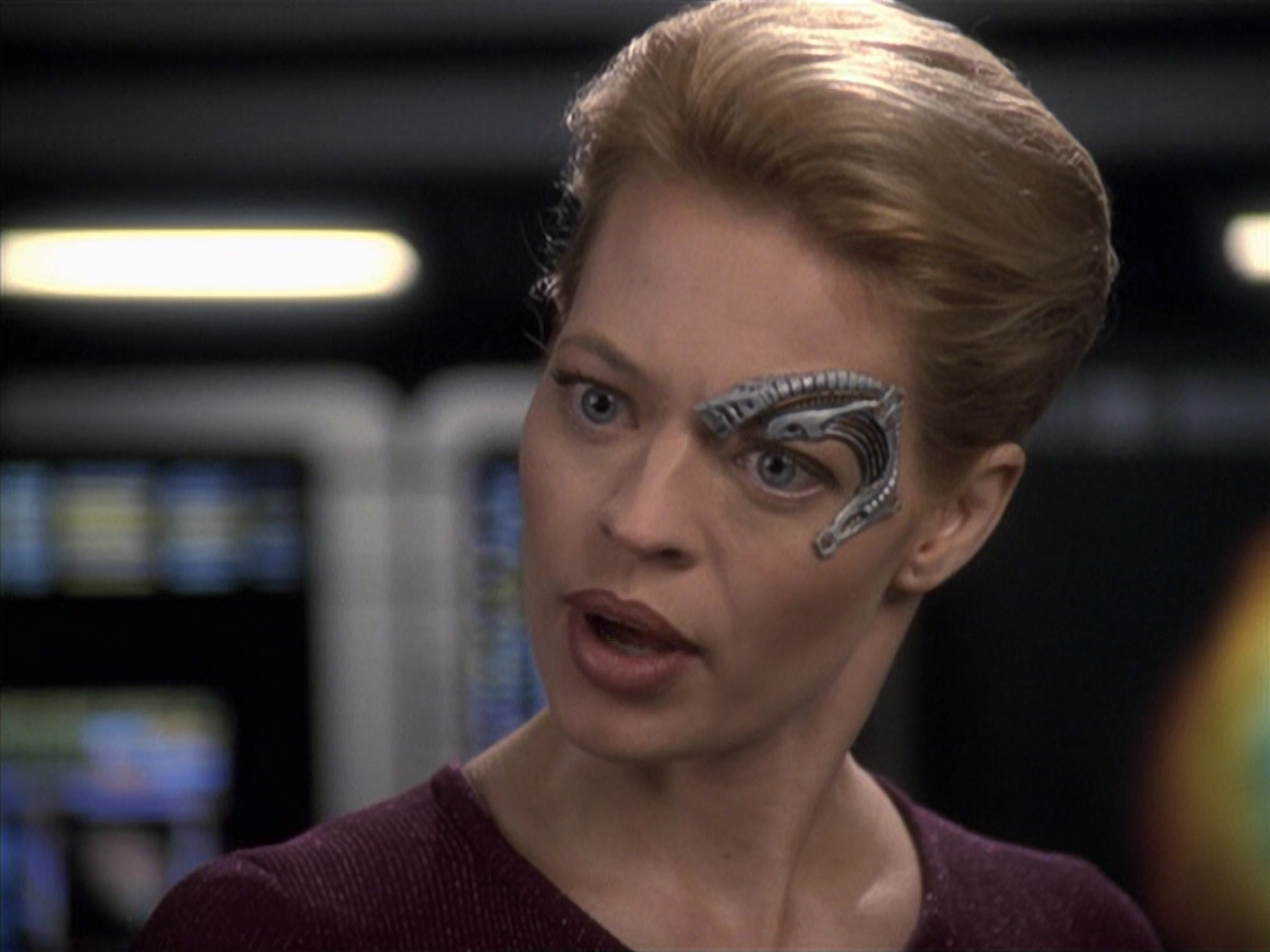 extant_StarTrek_VOY_6x19-ChildsPlay_02828.jpg