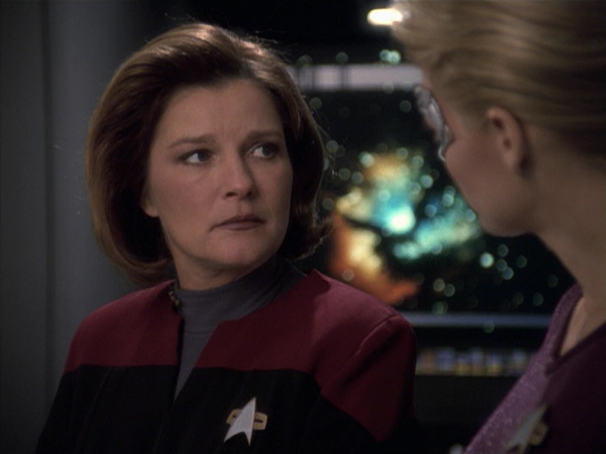 extant_StarTrek_VOY_6x19-ChildsPlay_02834.jpg