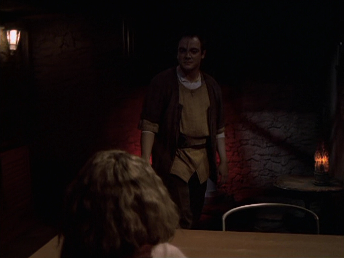 extant_StarTrek_VOY_6x19-ChildsPlay_02844.jpg