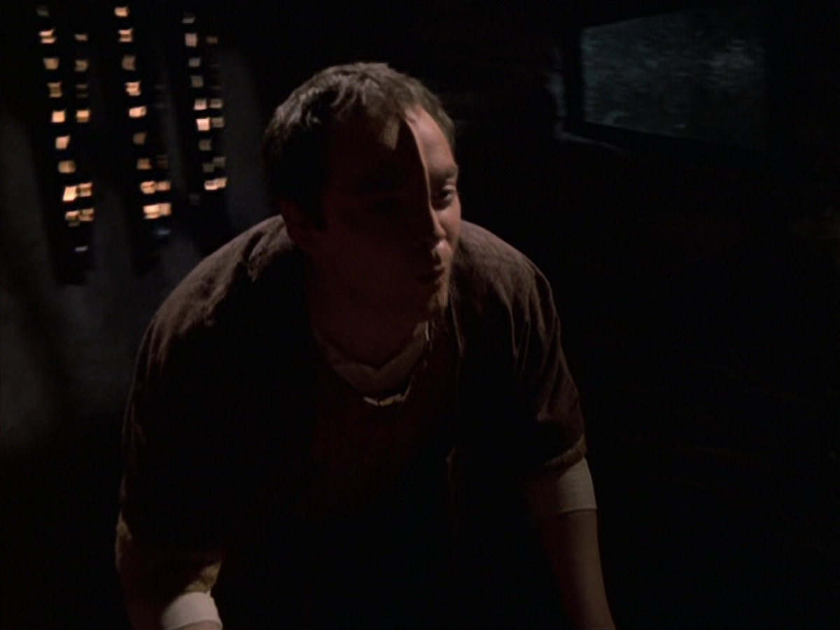 extant_StarTrek_VOY_6x19-ChildsPlay_02850.jpg