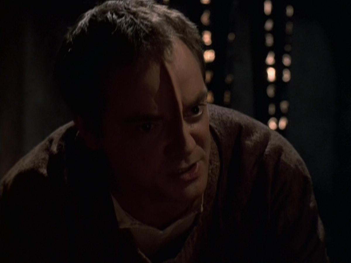 extant_StarTrek_VOY_6x19-ChildsPlay_02874.jpg