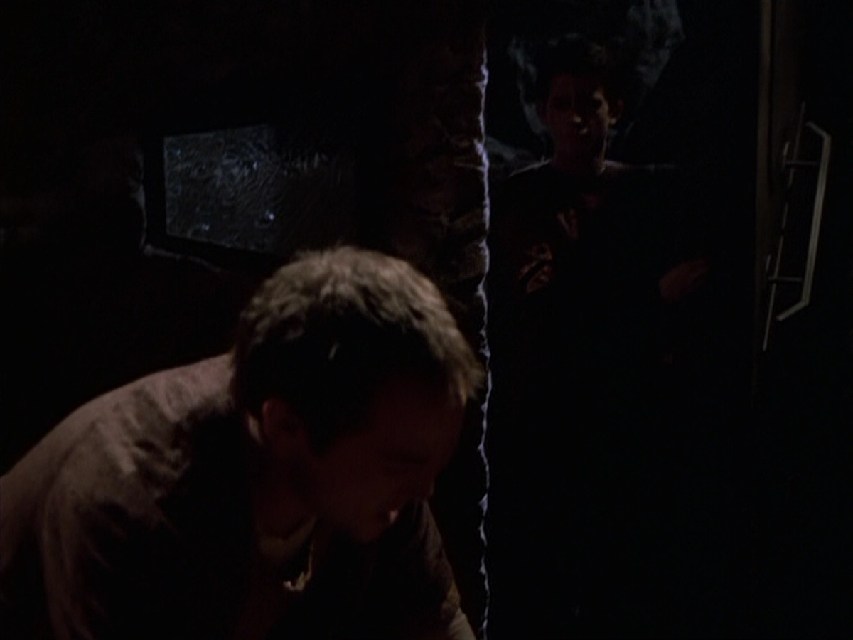 extant_StarTrek_VOY_6x19-ChildsPlay_02900.jpg