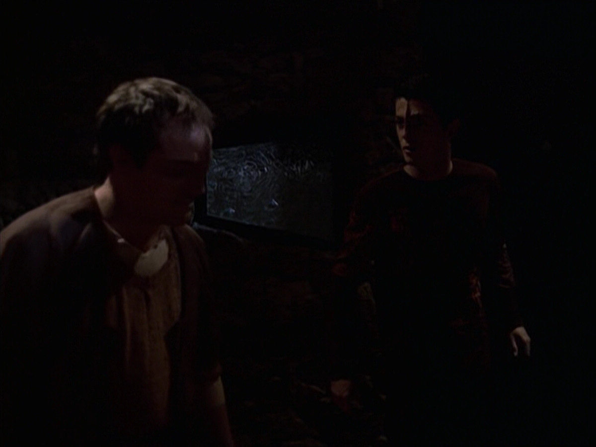 extant_StarTrek_VOY_6x19-ChildsPlay_02905.jpg