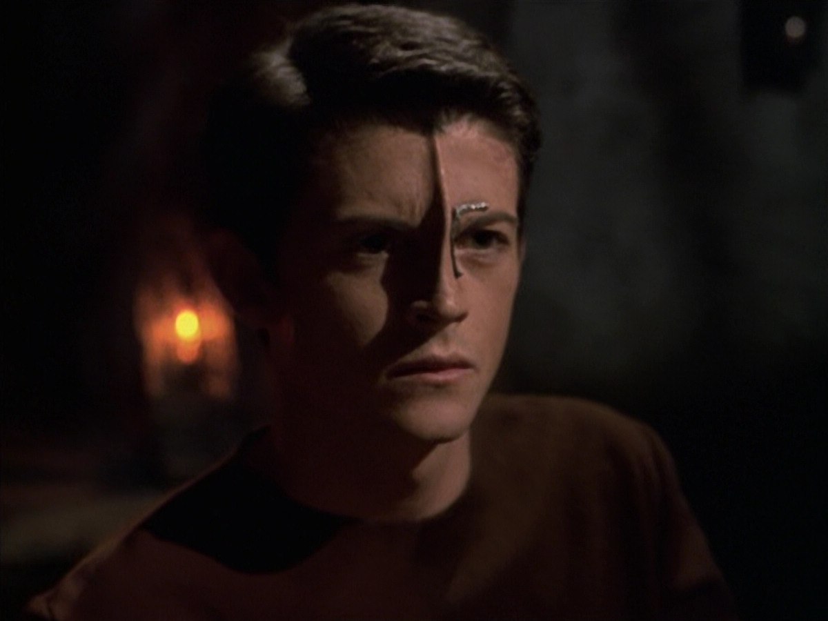 extant_StarTrek_VOY_6x19-ChildsPlay_02931.jpg