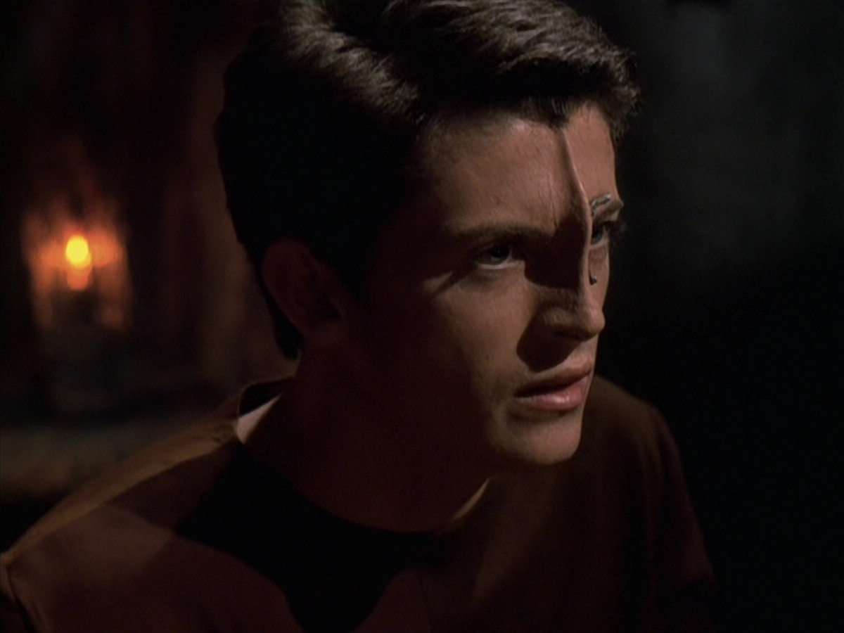 extant_StarTrek_VOY_6x19-ChildsPlay_02952.jpg