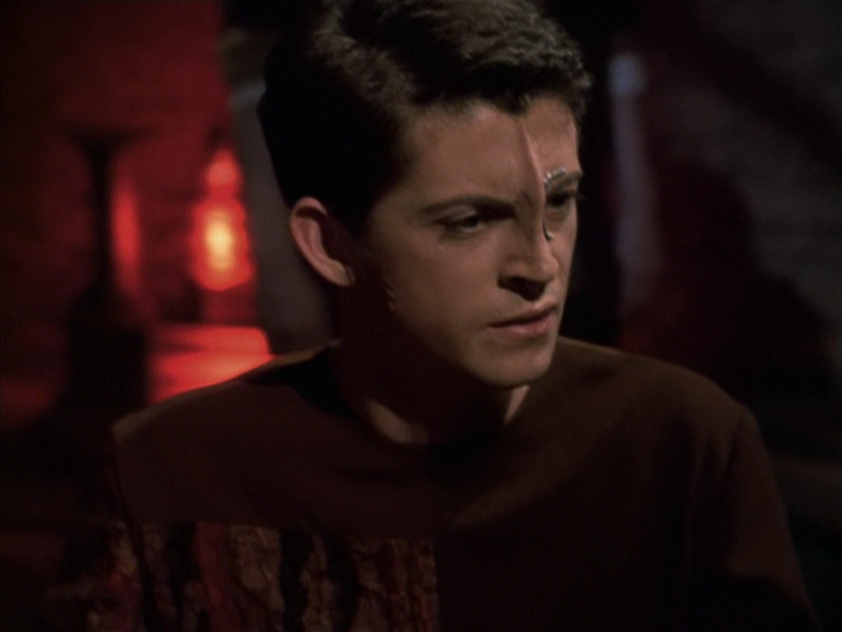 extant_StarTrek_VOY_6x19-ChildsPlay_02970.jpg
