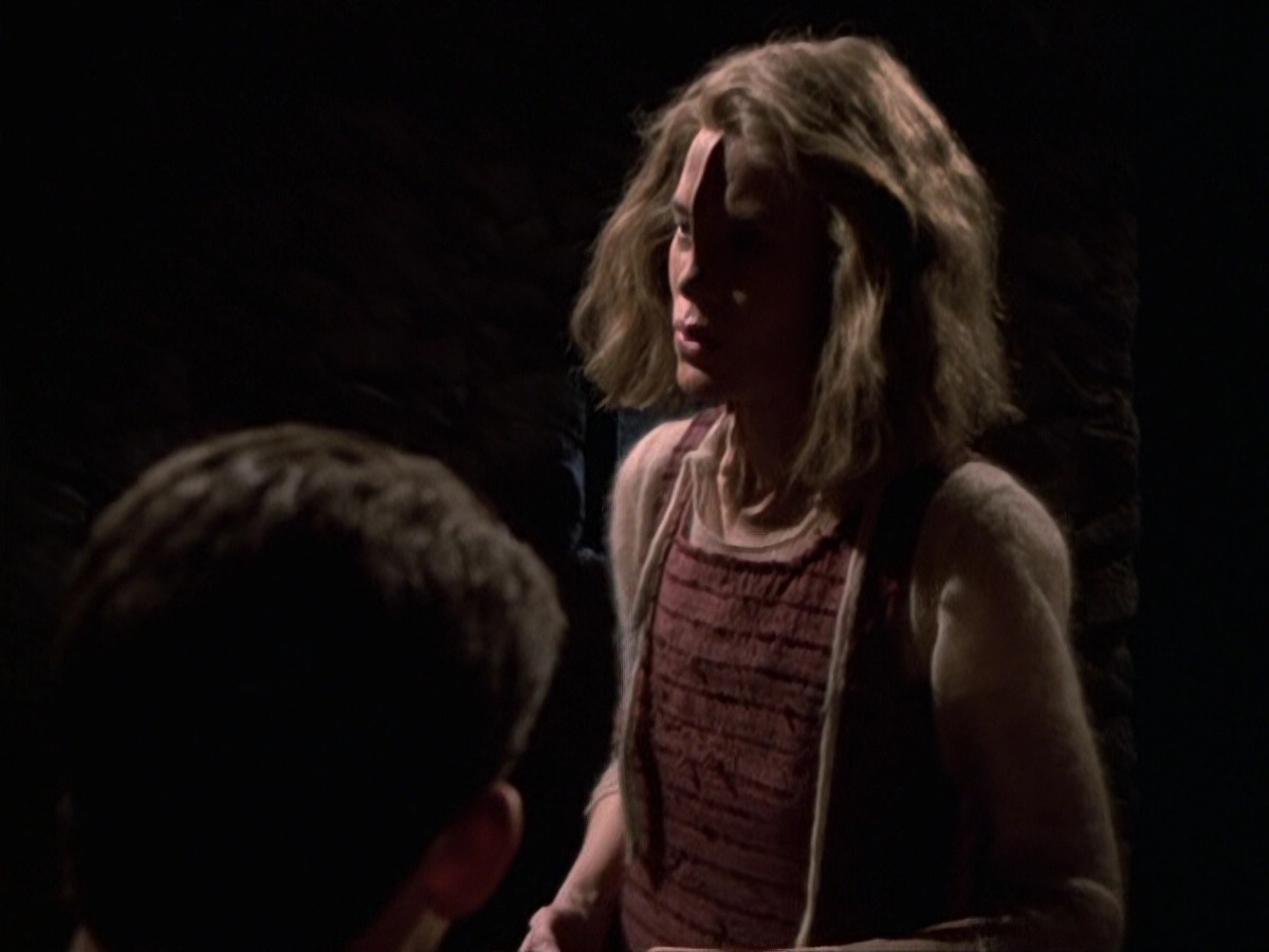 extant_StarTrek_VOY_6x19-ChildsPlay_02972.jpg
