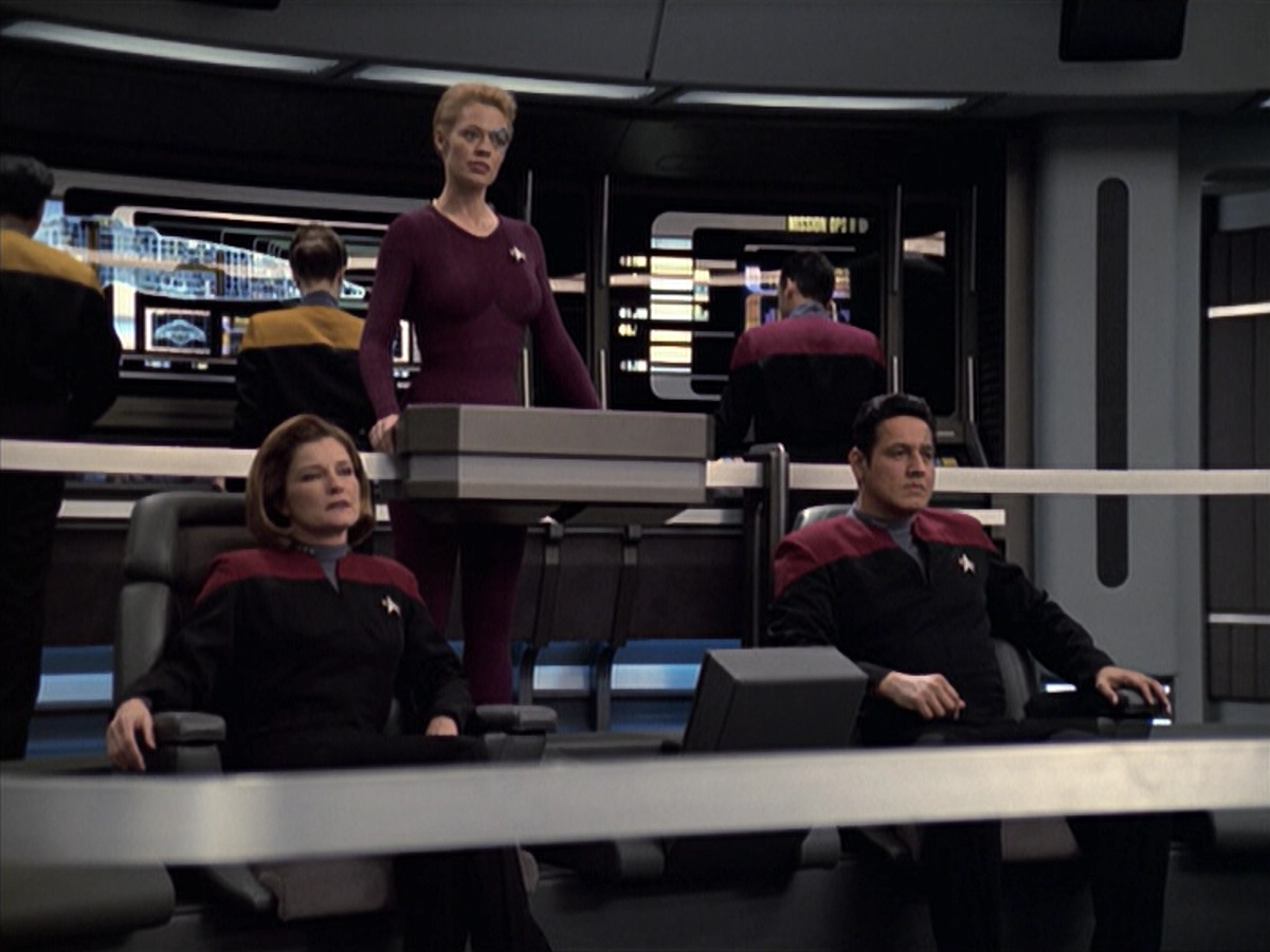 extant_StarTrek_VOY_6x19-ChildsPlay_03028.jpg