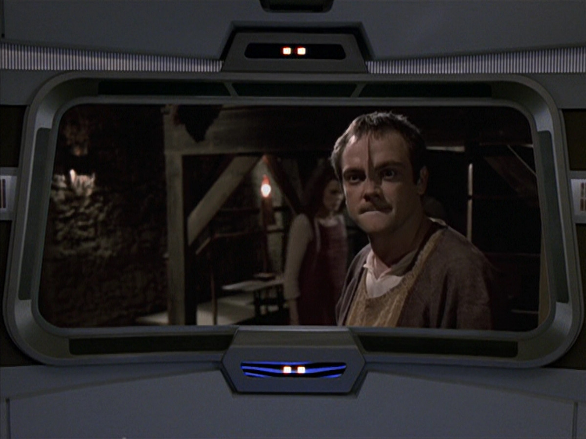 extant_StarTrek_VOY_6x19-ChildsPlay_03032.jpg