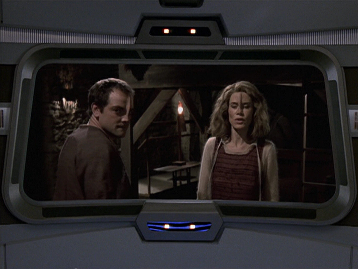 extant_StarTrek_VOY_6x19-ChildsPlay_03038.jpg