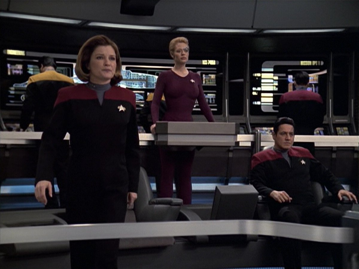 extant_StarTrek_VOY_6x19-ChildsPlay_03044.jpg