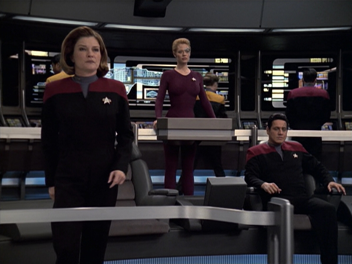 extant_StarTrek_VOY_6x19-ChildsPlay_03045.jpg