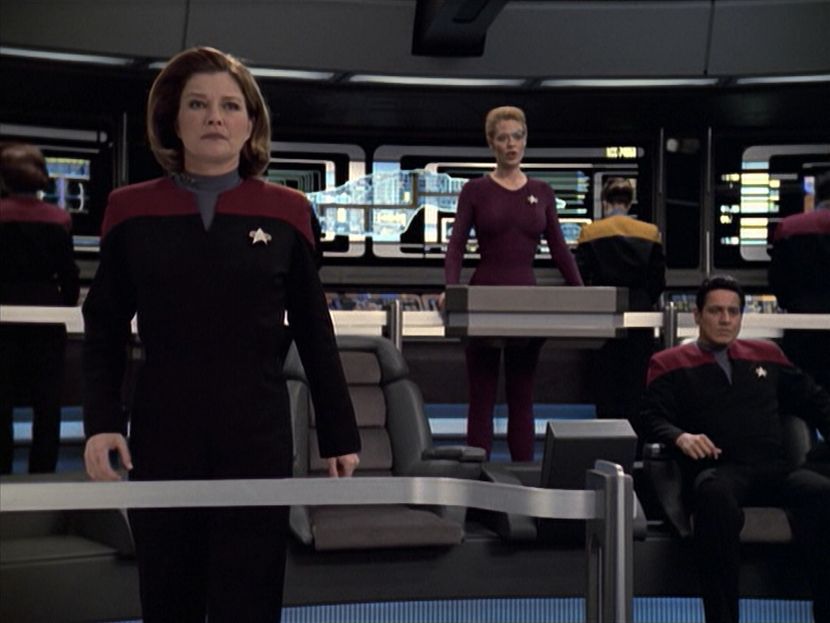 extant_StarTrek_VOY_6x19-ChildsPlay_03047.jpg