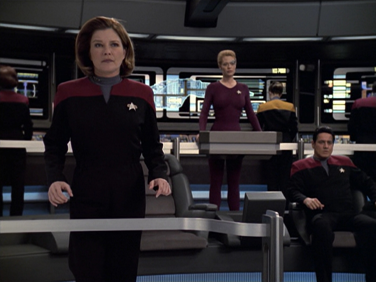 extant_StarTrek_VOY_6x19-ChildsPlay_03048.jpg
