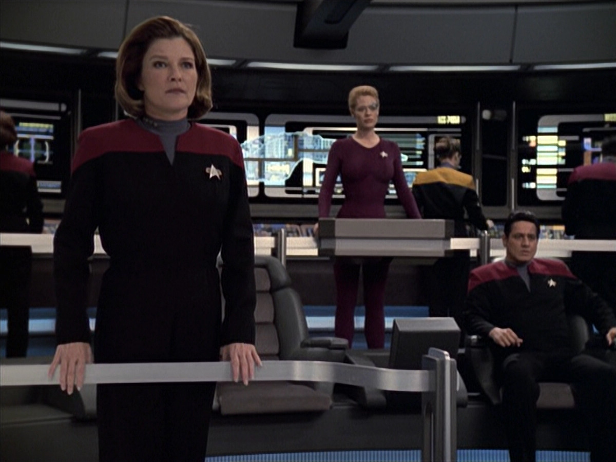 extant_StarTrek_VOY_6x19-ChildsPlay_03049.jpg
