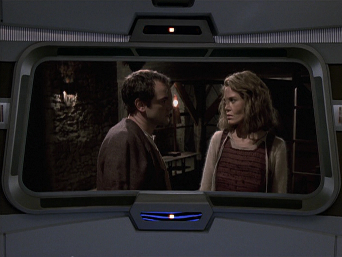 extant_StarTrek_VOY_6x19-ChildsPlay_03075.jpg