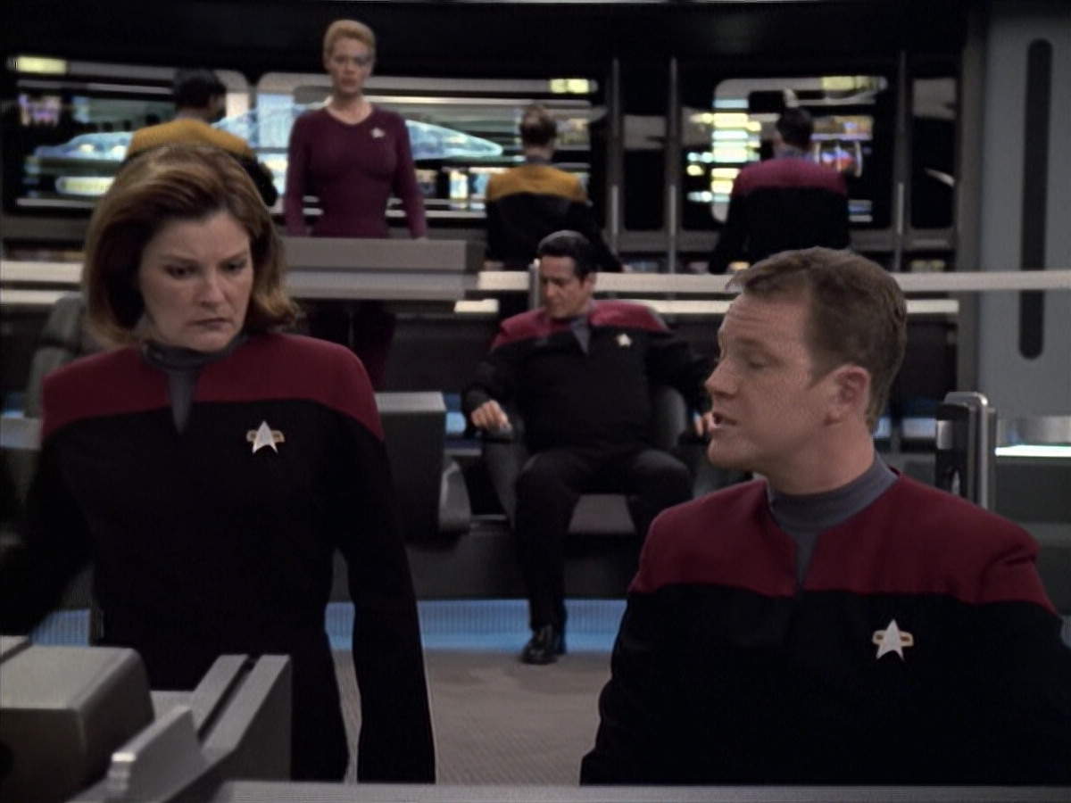 extant_StarTrek_VOY_6x19-ChildsPlay_03086.jpg