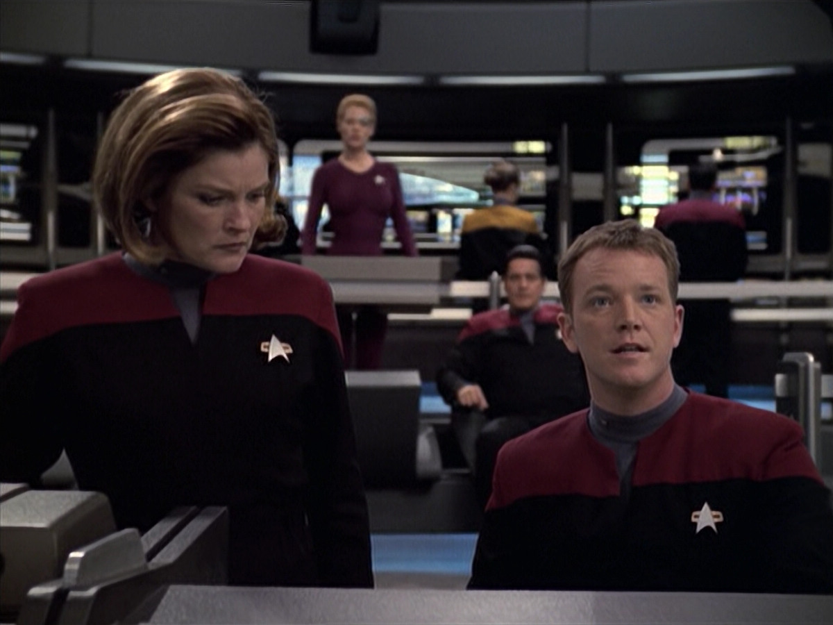 extant_StarTrek_VOY_6x19-ChildsPlay_03088.jpg