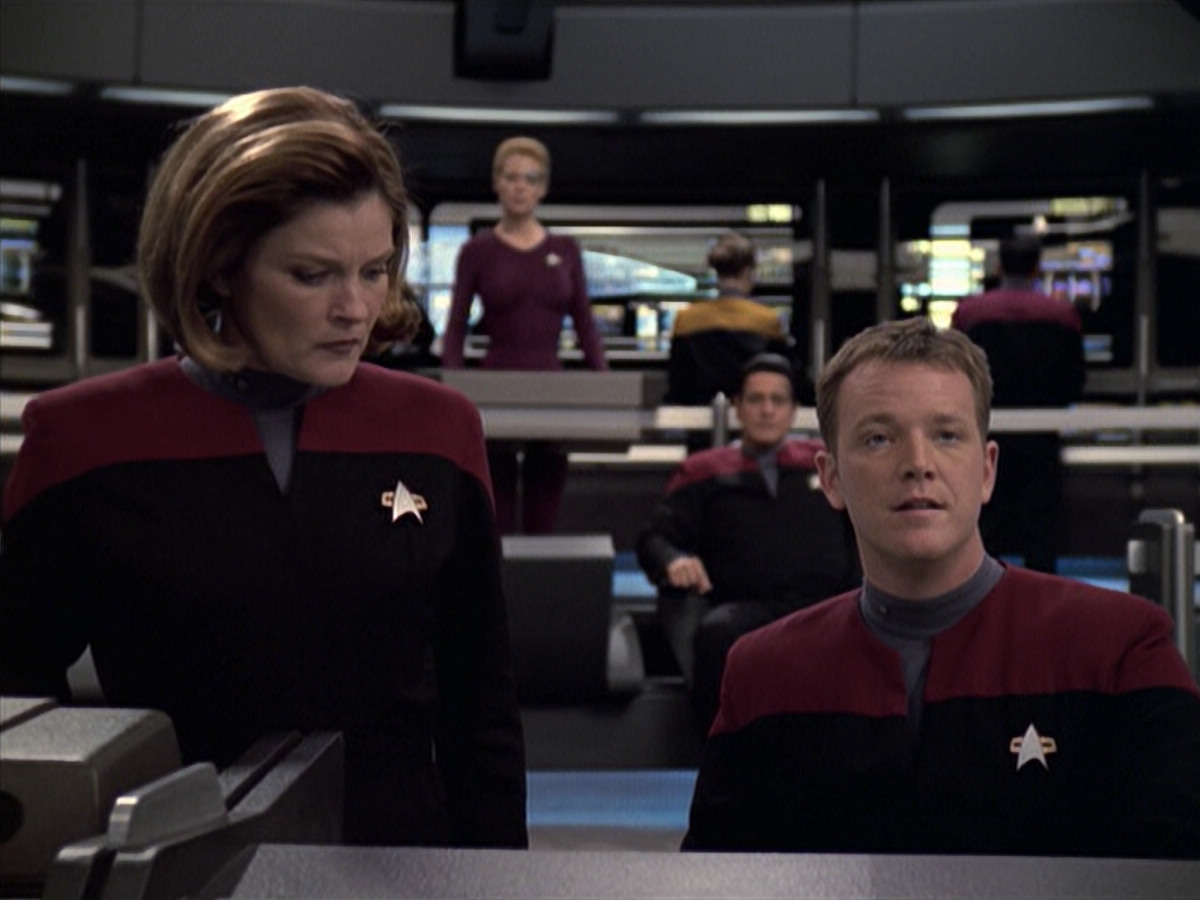 extant_StarTrek_VOY_6x19-ChildsPlay_03089.jpg