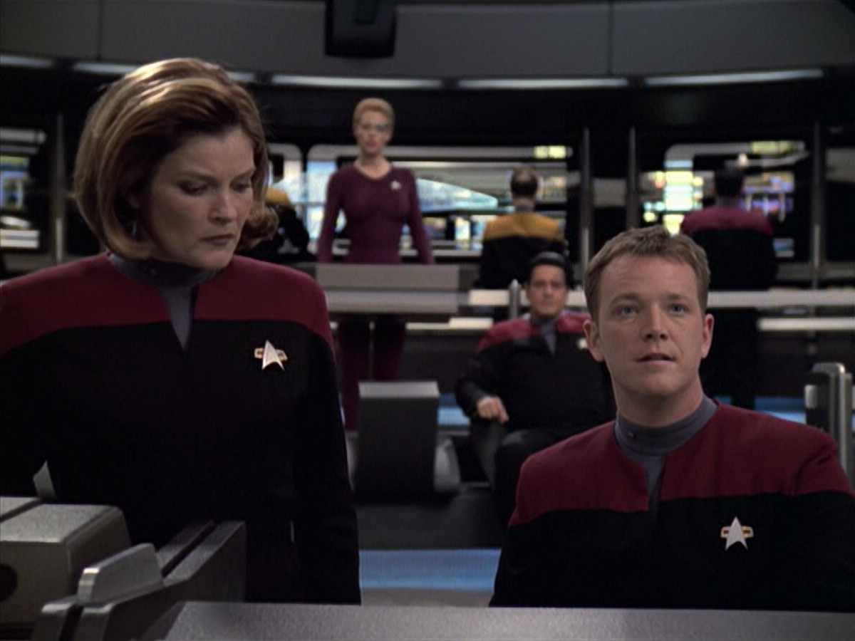 extant_StarTrek_VOY_6x19-ChildsPlay_03090.jpg