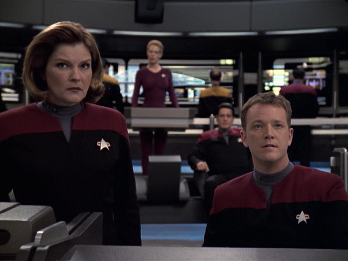 extant_StarTrek_VOY_6x19-ChildsPlay_03091.jpg