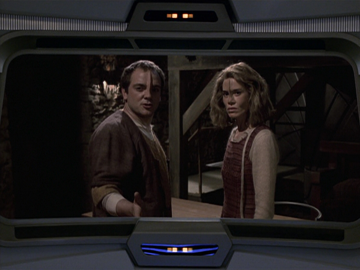 extant_StarTrek_VOY_6x19-ChildsPlay_03107.jpg