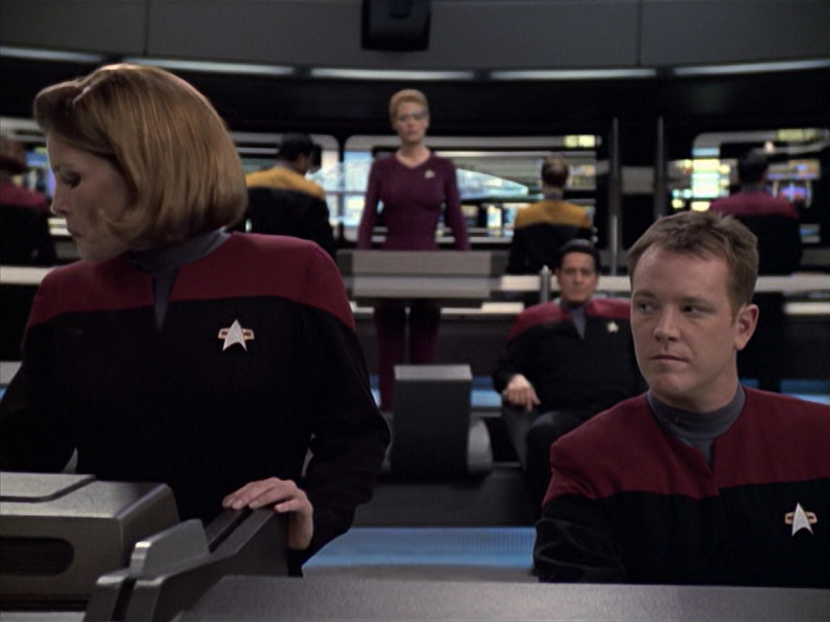 extant_StarTrek_VOY_6x19-ChildsPlay_03140.jpg