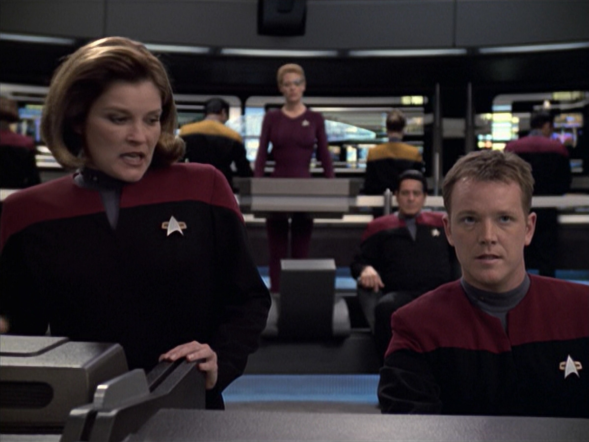 extant_StarTrek_VOY_6x19-ChildsPlay_03142.jpg