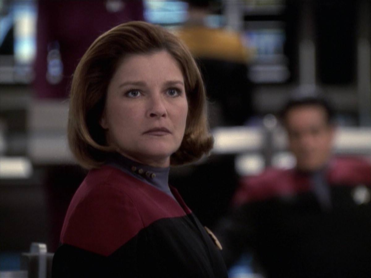 extant_StarTrek_VOY_6x19-ChildsPlay_03162.jpg