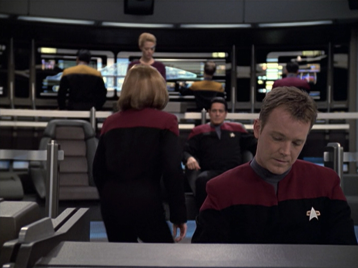 extant_StarTrek_VOY_6x19-ChildsPlay_03177.jpg