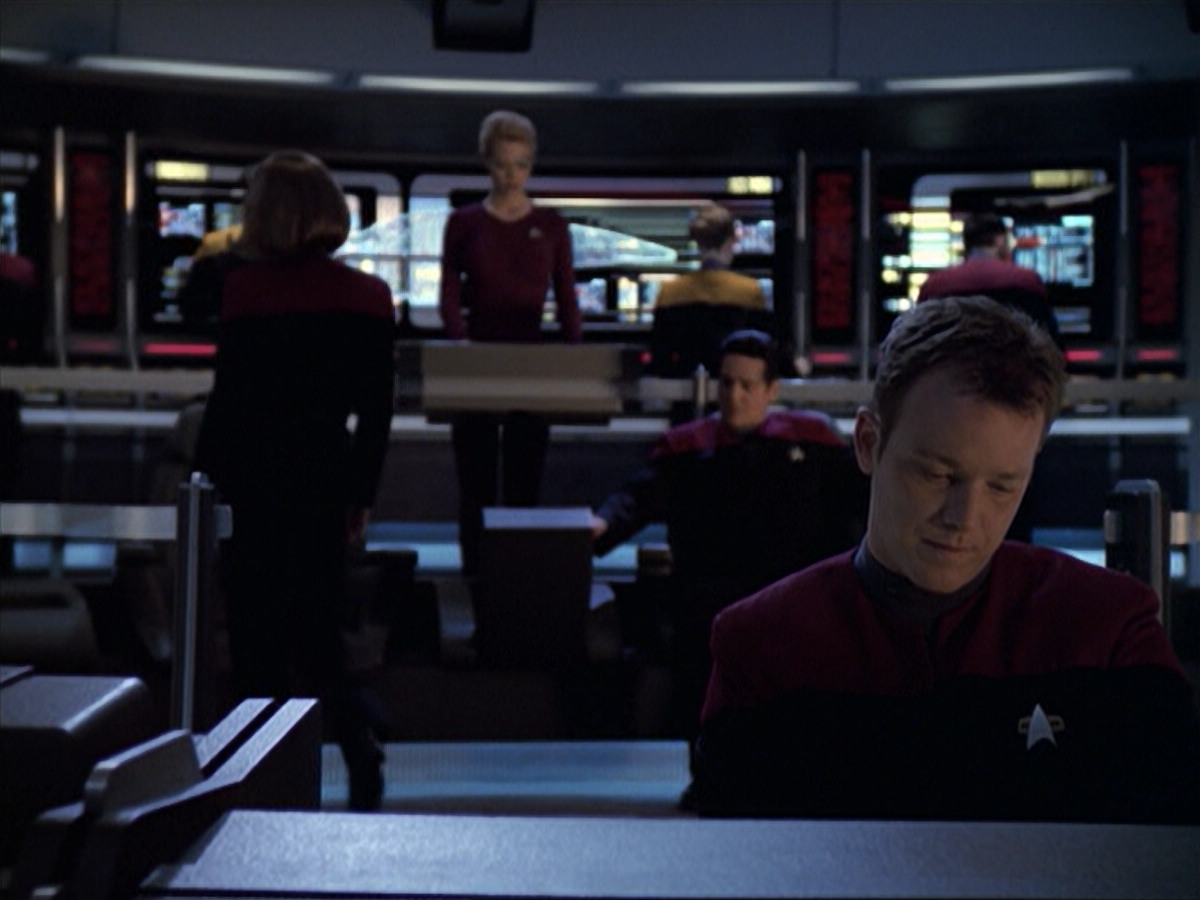 extant_StarTrek_VOY_6x19-ChildsPlay_03180.jpg