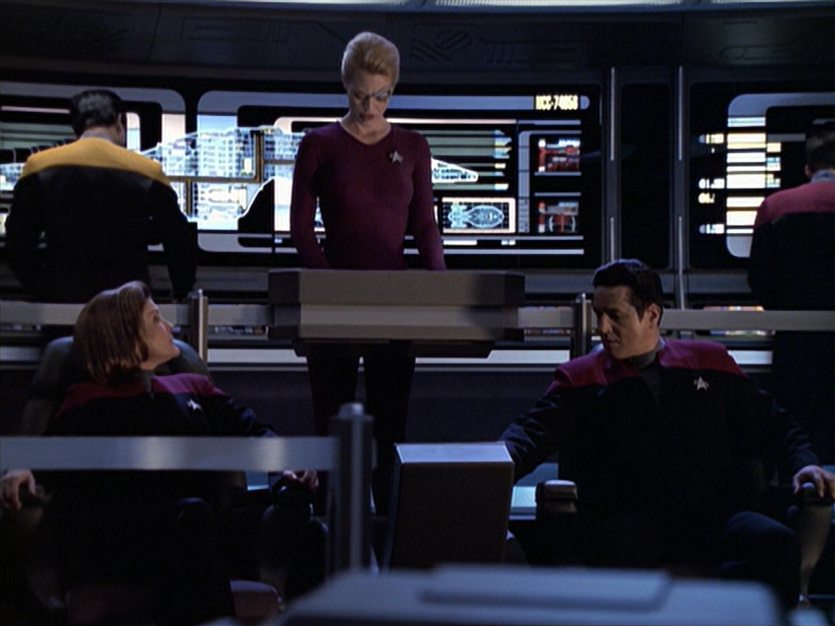 extant_StarTrek_VOY_6x19-ChildsPlay_03202.jpg