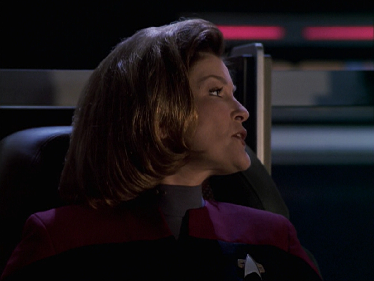 extant_StarTrek_VOY_6x19-ChildsPlay_03210.jpg