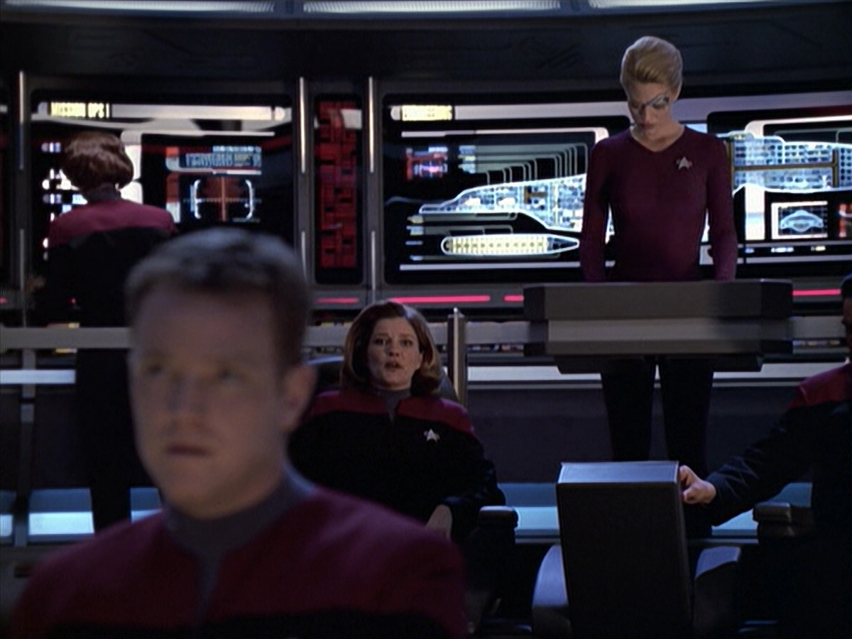 extant_StarTrek_VOY_6x19-ChildsPlay_03241.jpg