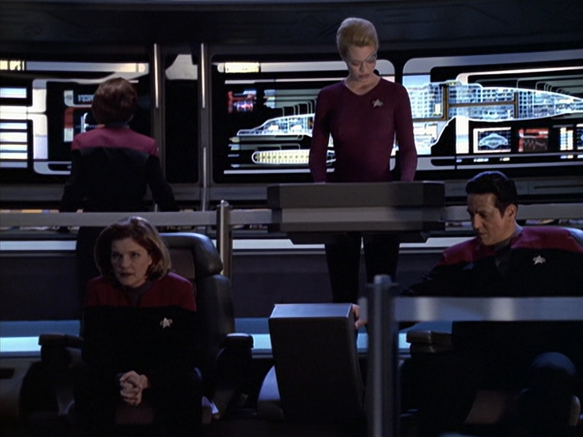 extant_StarTrek_VOY_6x19-ChildsPlay_03250.jpg