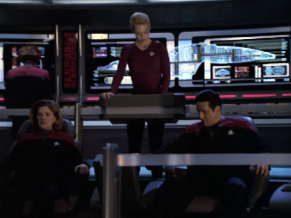 extant_StarTrek_VOY_6x19-ChildsPlay_03287.jpg