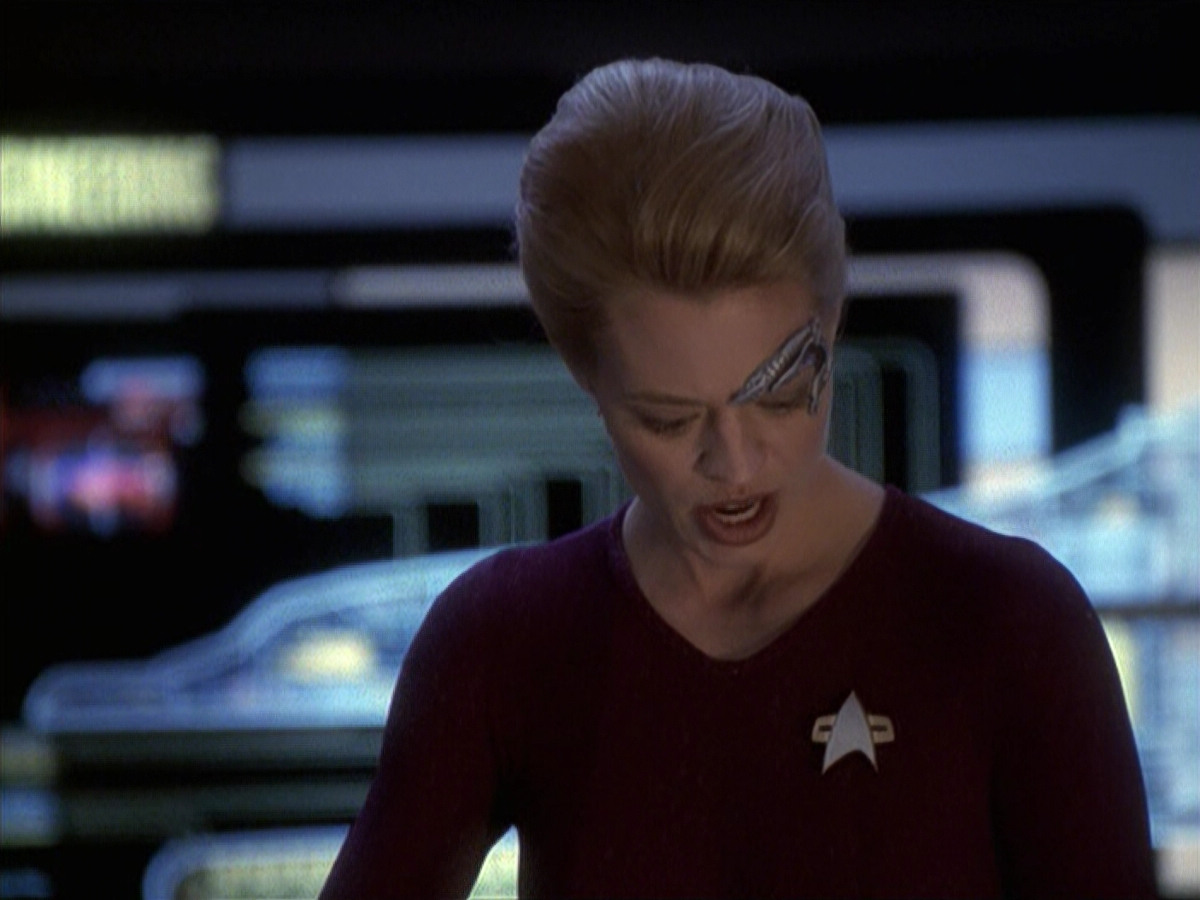 extant_StarTrek_VOY_6x19-ChildsPlay_03293.jpg