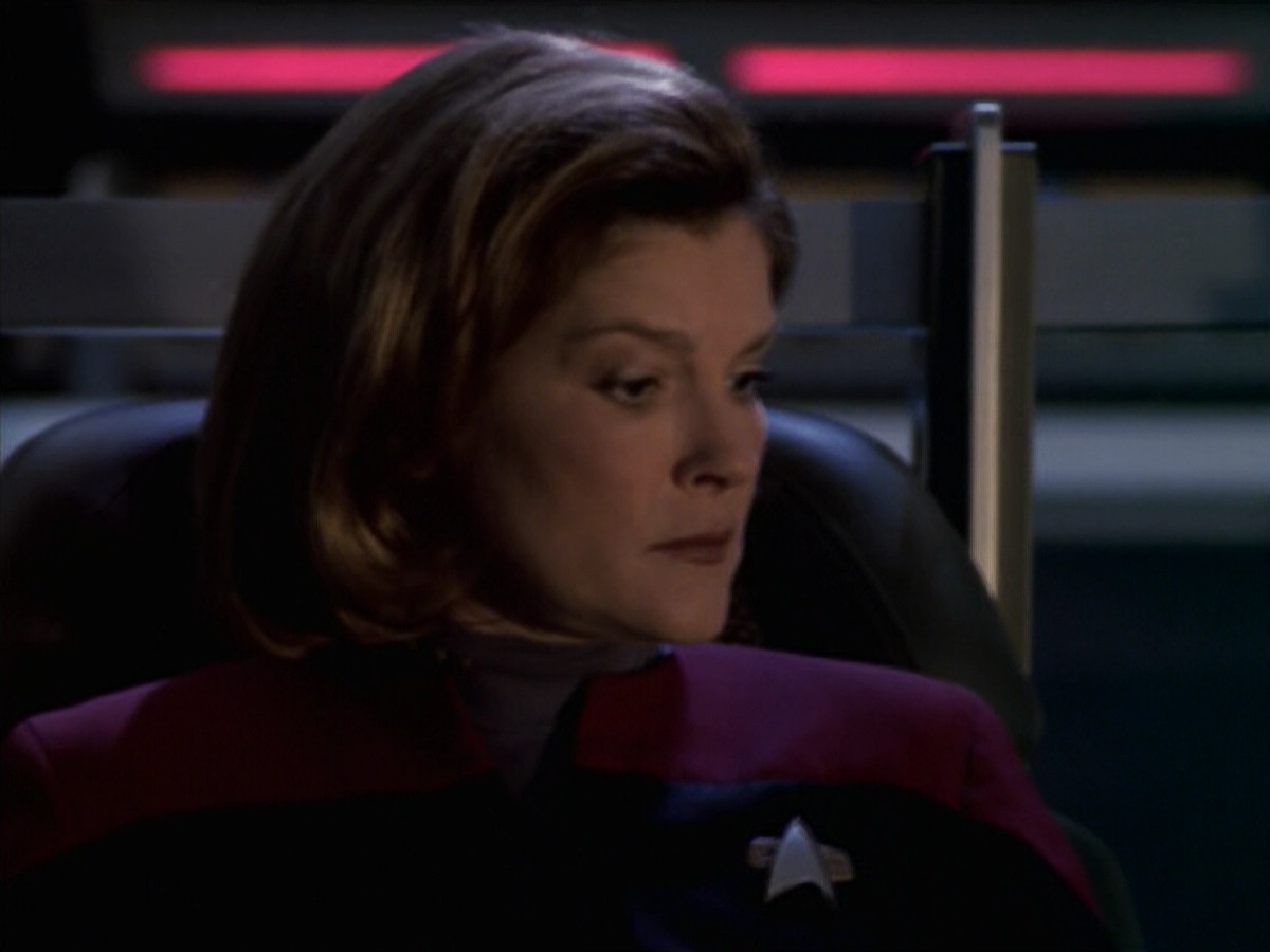 extant_StarTrek_VOY_6x19-ChildsPlay_03306.jpg