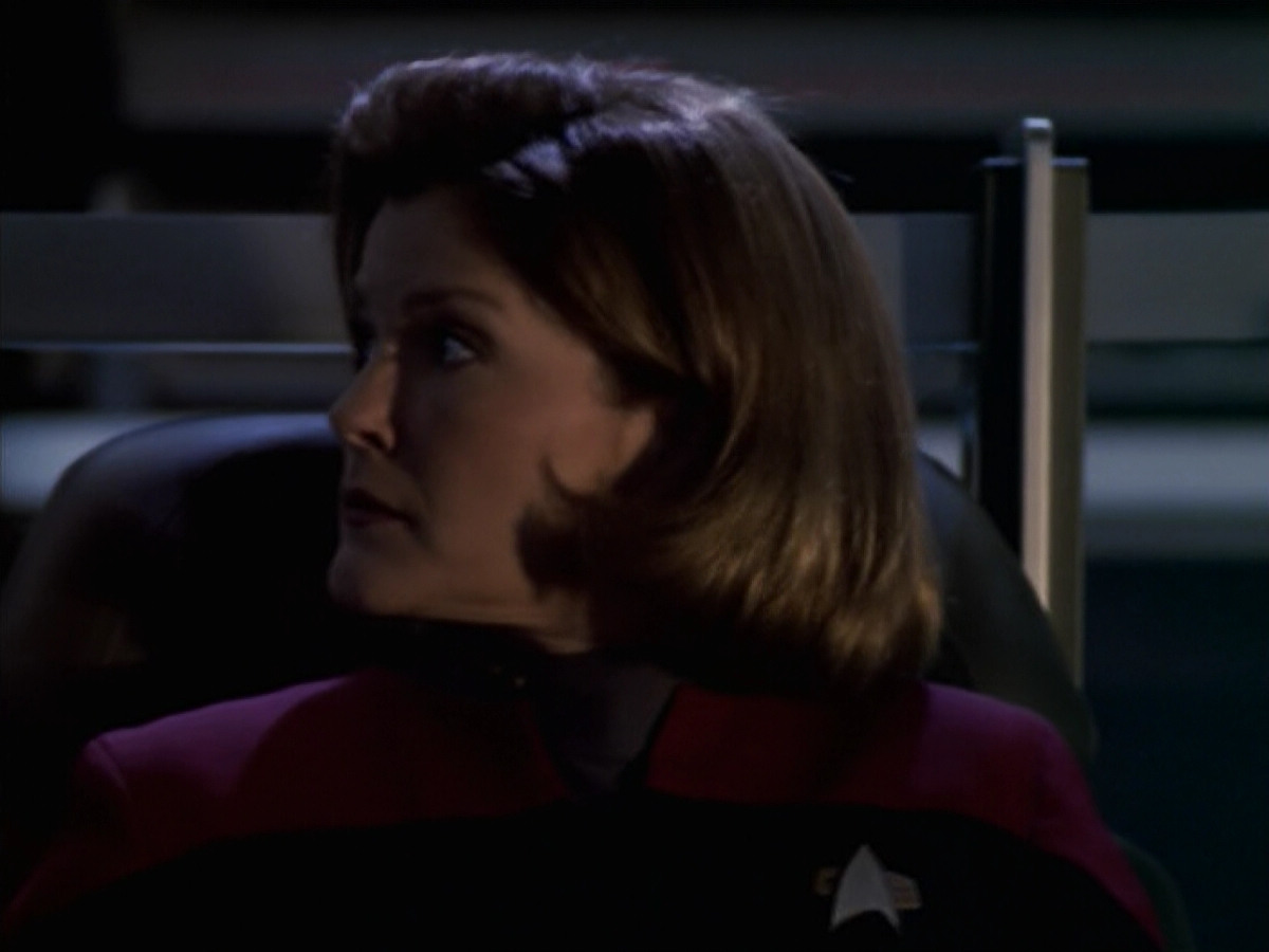 extant_StarTrek_VOY_6x19-ChildsPlay_03307.jpg