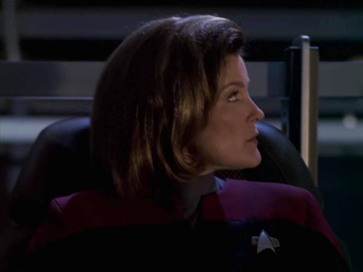 extant_StarTrek_VOY_6x19-ChildsPlay_03328.jpg