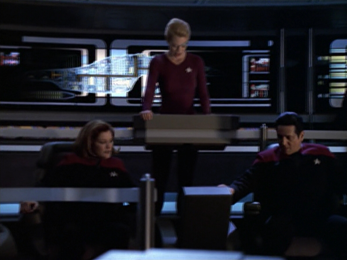 extant_StarTrek_VOY_6x19-ChildsPlay_03337.jpg
