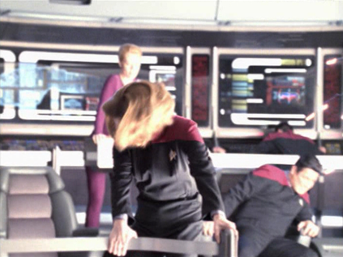 extant_StarTrek_VOY_6x19-ChildsPlay_03349.jpg
