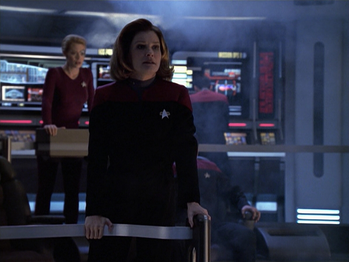 extant_StarTrek_VOY_6x19-ChildsPlay_03357.jpg